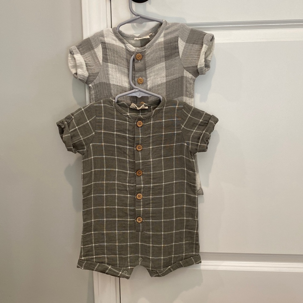 City Mouse Short Sleeve Rompers 9-12 and 12-18. Worn once, great condition.